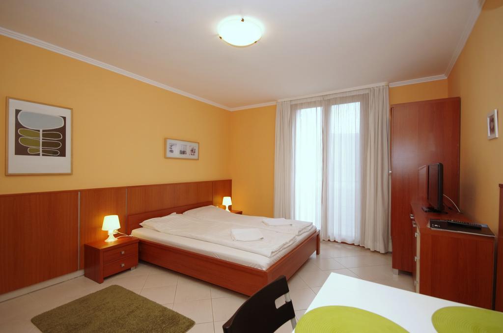Vararok Apartman Gyula Exterior photo