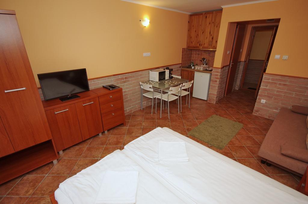 Vararok Apartman Gyula Exterior photo